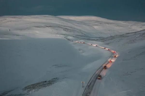 Nordkapp, Norveç 'e doğru donmuş bir konvoyun yüksek açılı görüntüsü. — Stok fotoğraf