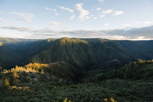 Vue Grand Angle Paysage Montagneux Verdoyant Lever Soleil — Photo