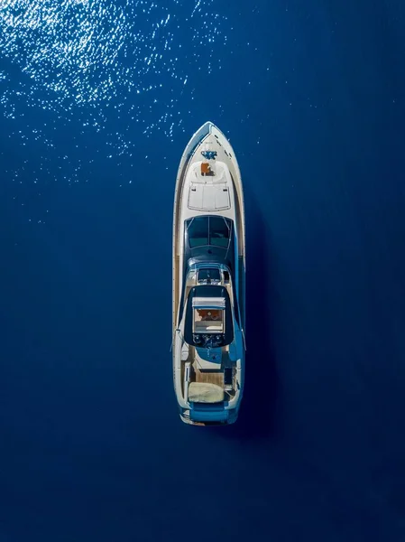 Een Luchtfoto Van Een Jacht Zeilen Zee Ideaal Voor Achtergrond — Stockfoto