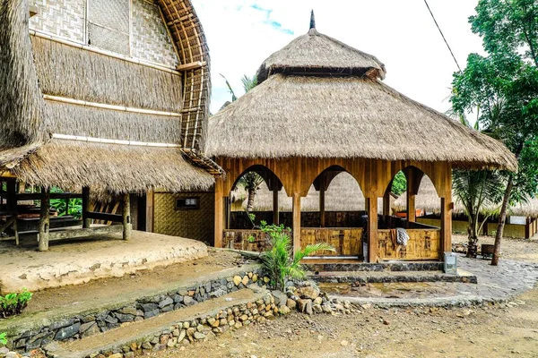 Vidéki kunyhók a lomboki Sasak Village Ende-ben, Indonéziában — Stock Fotó