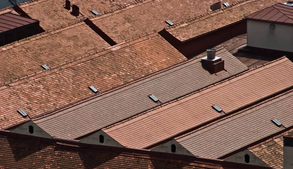 Hoge hoek van het huis daken overdag — Stockfoto