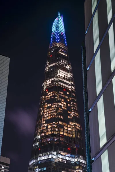 Colpo Verticale Angolo Basso Shard Catturato Notte Londra Regno Unito — Foto Stock