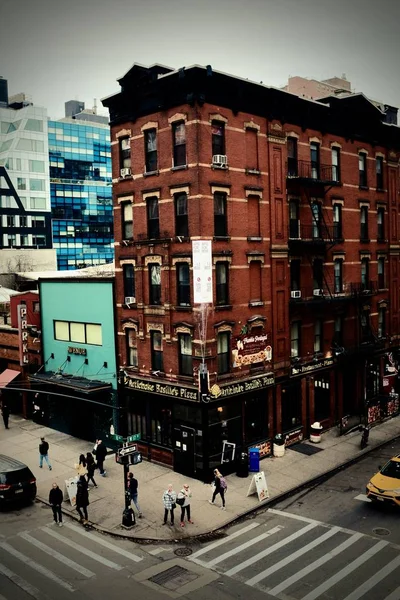 Cruzando Nueva York Con Edificios Ladrillo Antiguo —  Fotos de Stock