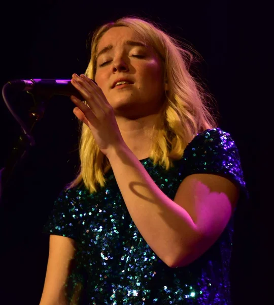 Kitty Macfarlane performs at Chapel Arts Centre, Bath, England. 7 November 2019. — Stok fotoğraf