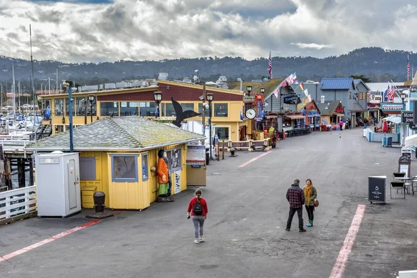 Shops and markets on old Fishermans wharf captured in Monterey, CA, United States — Stock Photo, Image