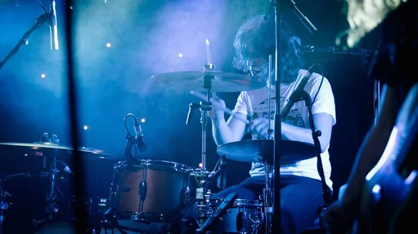 Jen Cloher Band Brisbanen festivaaleilla — kuvapankkivalokuva