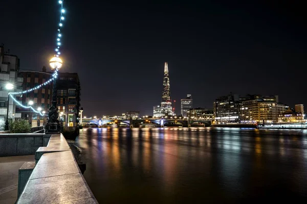 Gyönyörű Kilátás Nyílik Épületekre Shard Rögzített Éjjel Londonban — Stock Fotó