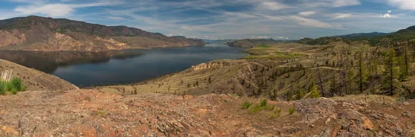 Πανοραμική θέα της λίμνης Kamloops στον Καναδά — Φωτογραφία Αρχείου