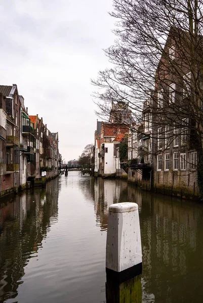 Vertical shot of one of the canals in Dordrecht in the Netherlands — 스톡 사진