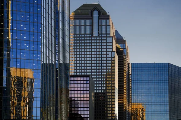 Reflektierende Stadtgebäude Calgary Kanada — Stockfoto
