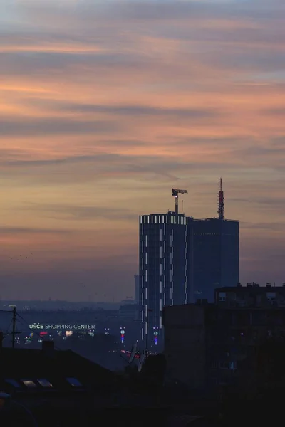 Belgrade Serbia Diciembre 2019 Edificios Comerciales Bajo Cielo Amarillo Naranja — Foto de Stock