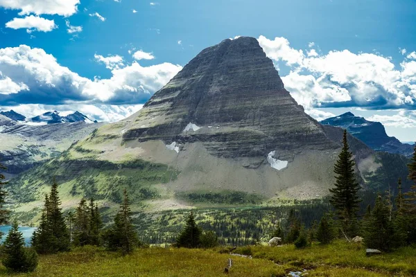 Prachtige opname van de berg Montana in de verte — Stockfoto