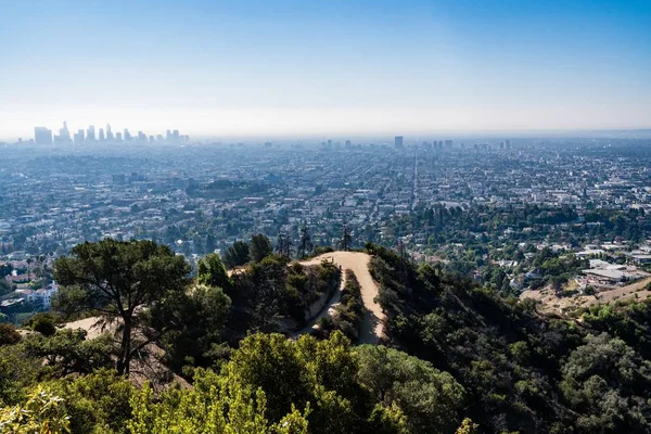 著名的格里菲斯天文台拍摄的洛杉矶城市的高角照片 — 图库照片
