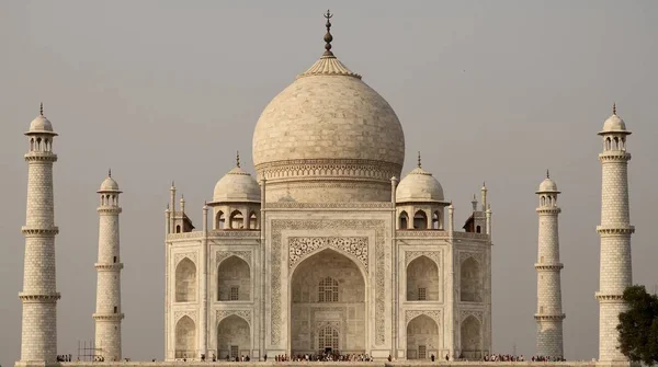 Krásný Výhled Taj Mahal Během Dne Pochmurným Pozadím — Stock fotografie