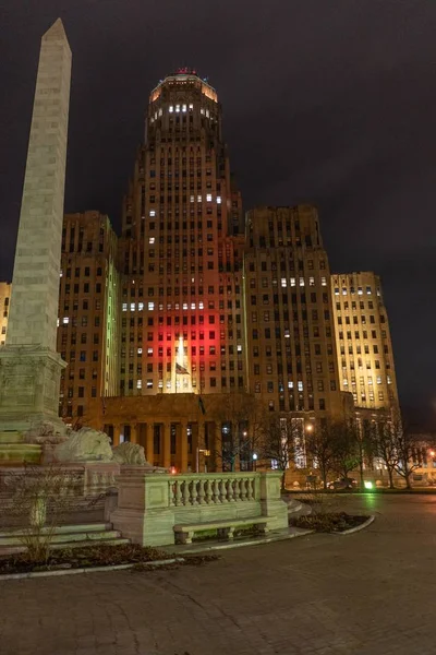 Niagara náměstí se světly v noci v Buffalu v USA — Stock fotografie