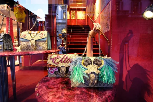 Extravagant purse in window shop, fashion in Italy — Stock Photo, Image