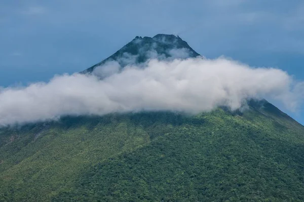 Mount Scenery Borított Erdők Felhők Alatt Kék Karib Térségben Hollandia — Stock Fotó