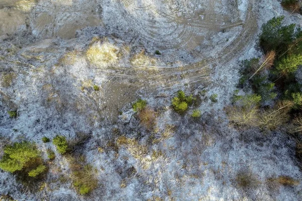 Overhead skott av ett jordbruksfält med droppar snö på landsbygden — Stockfoto