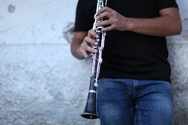 Shallow Focus Shot Person Playing Clarinet Front White Wall — Stock Photo, Image