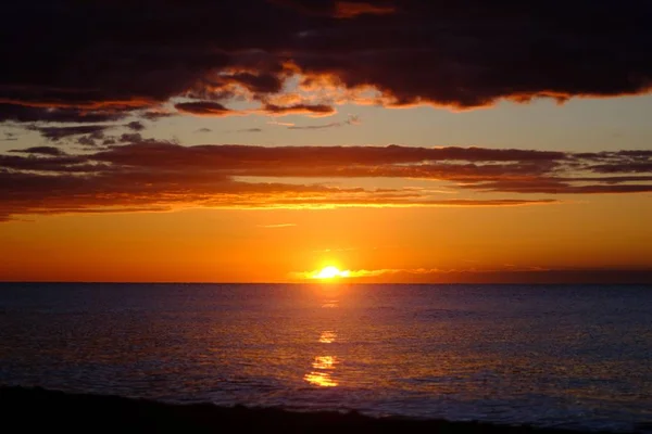 Новый День Пляже Восход Солнца Оранжевым Небом — стоковое фото