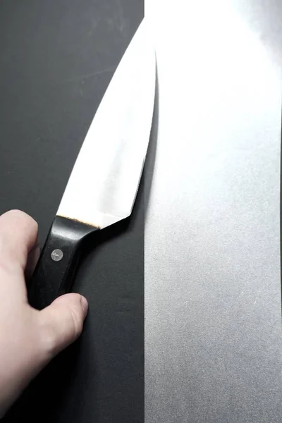 Vertikal Hög Vinkel Skott Person Som Håller Kniv Svart Och — Stockfoto