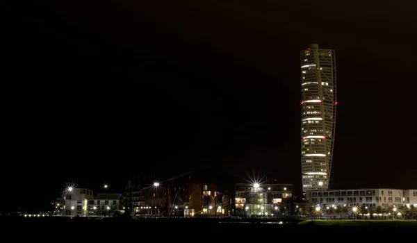 Una Hermosa Toma Edificios Ciudad Con Cerca Rascacielos Noche — Foto de Stock