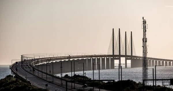 İsveç 'te arabalarla Öresund Köprüsü' nün güzel bir görüntüsü. — Stok fotoğraf