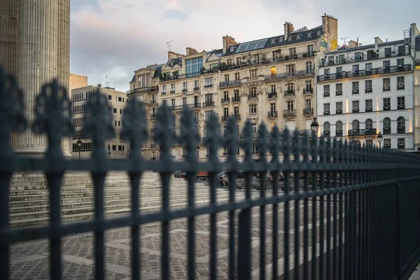 Metallic Fences Pantheon Surrounded Buildings Daytime Paris France — Stock Photo, Image