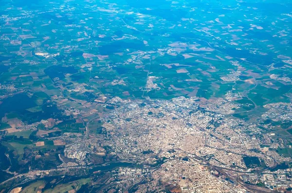 俯瞰整个法国第戎和周围乡村的空中风景 — 图库照片