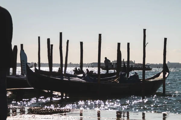Beautiful shot of boas near the dock in Venice Italy Canals — Stock Photo, Image