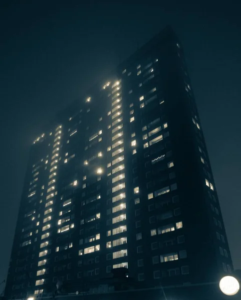 Low Angle Shot City Apartment Fog Night Time — 스톡 사진