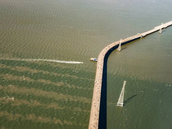 Guardando Giù Sul Ponte San Mateo Hayward Con Una Barca — Foto Stock