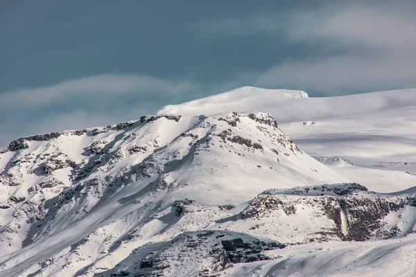 Eyjafjallajkull Volkanının Yakınındaki Bir Dağ Sırasının Tepesinde — Stok fotoğraf