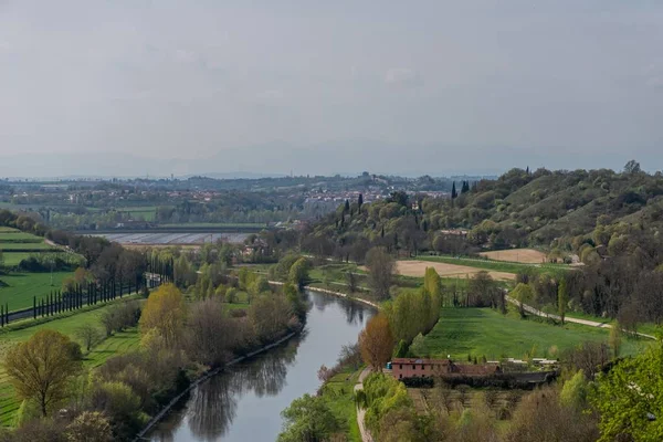 Hoge hoek opname van een prachtig landschap van de Franciacorta regio in Italië — Stockfoto