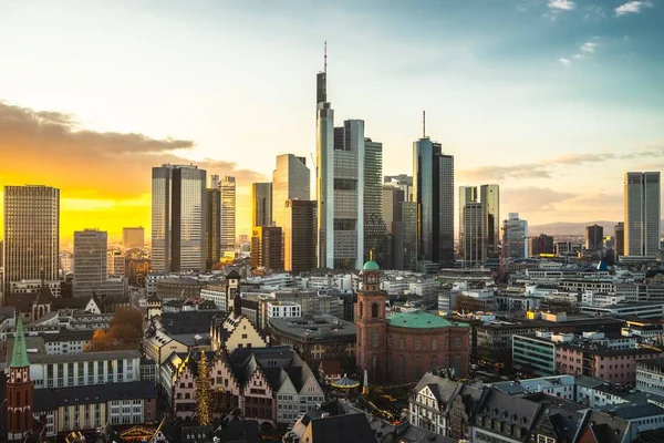 Frankfurt City Surrounded Buildings Cloudy Sky Golden Sunset Germany — Stockfoto