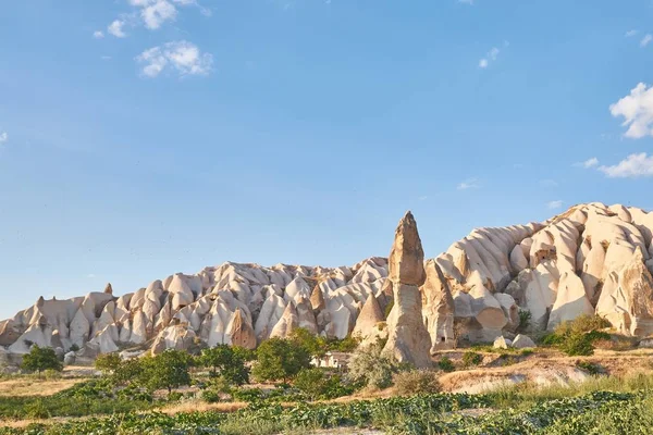 Formas de roca en el valle de Rose Capadoccia en Goreme, Turquía. — Foto de Stock