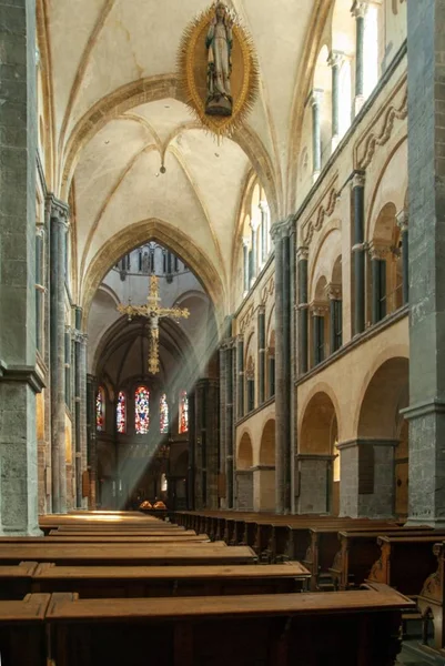 Vertical shot of the interior of the Munster church in Roermond, the Netherlands — 스톡 사진