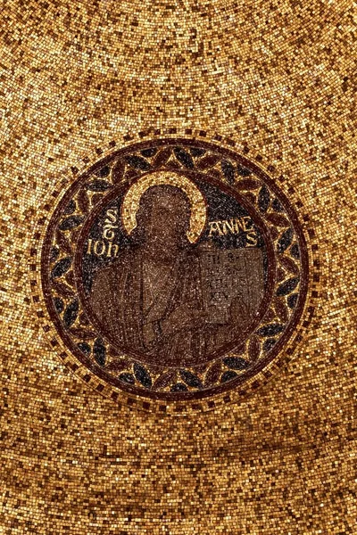 Pionowe Zbliżenie Mozaiki Jednym Czterech Ewangelistów Kościele Regionie Eiffla Niemcy — Zdjęcie stockowe
