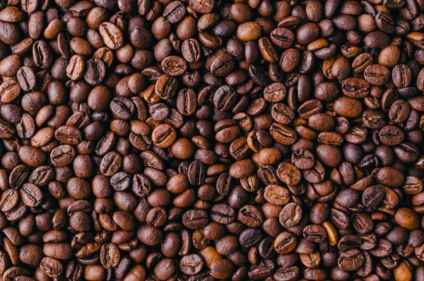 Fondo de granos de café marrón fresco tostado - perfecto para un fondo de pantalla fresco — Foto de Stock