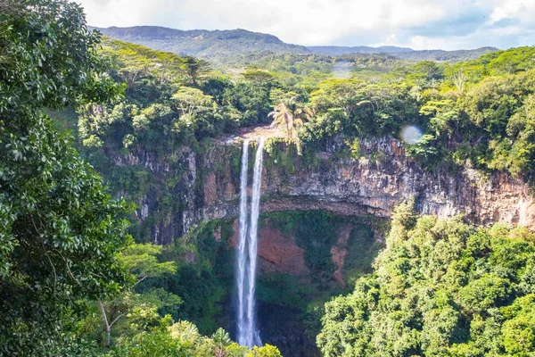 High angle shot of the beautiful Chamarel Waterfall in Mauritius — Stock Photo, Image