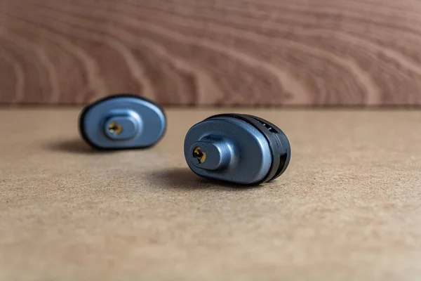Selective focus shot of a lock on a brown surface — Stock Photo, Image