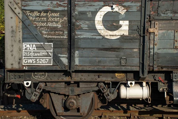 英国迪特科 2008年2月17日 在美国威斯康星州迪特科蒸汽火车中心 Didcot Steam Train Centre Oxfordshire 的一辆旧蒸汽机车车厢旁边的图形 — 图库照片