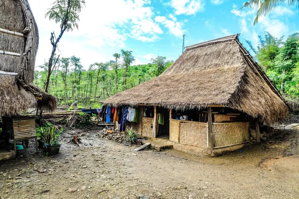 Obyvatelská chata v Sasak Village Ende, Lombok, Indonésie — Stock fotografie