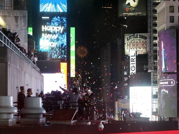 New York Usa Dec 2019 Tusentals Människor Väntar Bollsläpp Nyc — Stockfoto