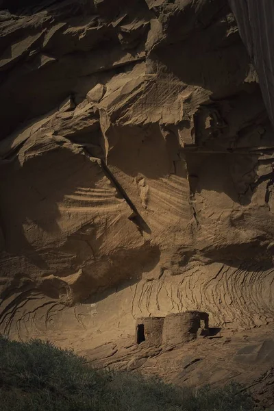 Vertical closeup shot of a rock formation at the canyon — 스톡 사진