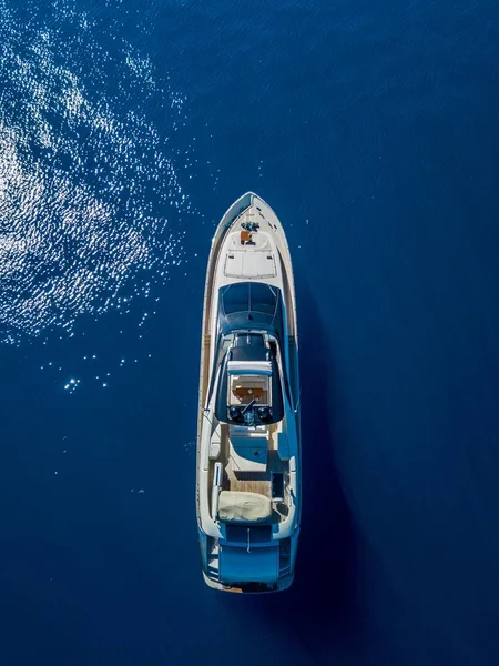 Vue Aérienne Verticale Yacht Naviguant Sur Mer — Photo