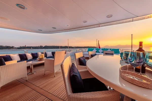 Beautiful shot from the yacht of tables and chairs at sunset — Stock Photo, Image