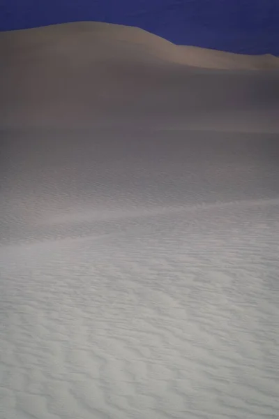 Impresionante puesta de sol sobre un paisaje desierto en el cañón — Foto de Stock