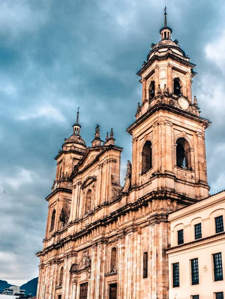 Függőleges felvétel Bogota elsődleges katedrálisáról Kolumbiában — Stock Fotó