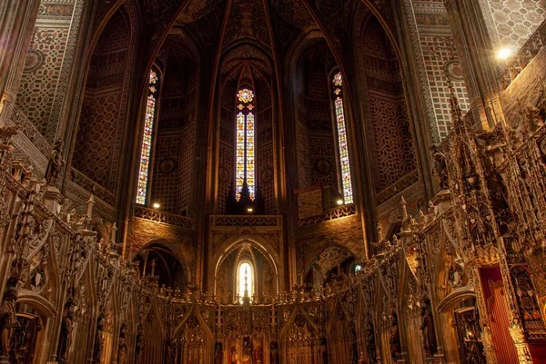 Salones de la Catedral Basílica de Santa Cecilia cubierta por luces y pinturas en Albi en Francia — Foto de Stock